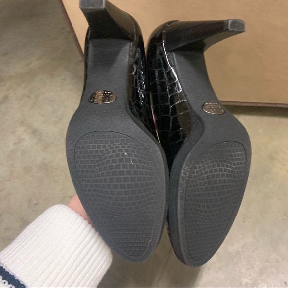 *WORN ONCE* Stuart Weitzman Patent Croc Heels - Picture 9 of 12